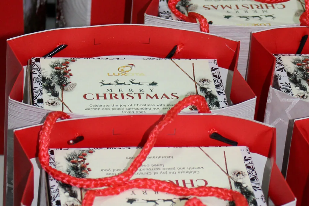 Luxota Christmas gifts image offering festive surprises for travel agencies.